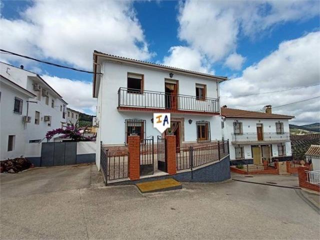 Casa adosada en Venta en Iznájar
