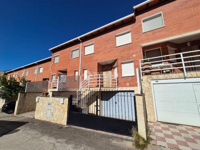 Casa adosada en Venta en Jadraque
