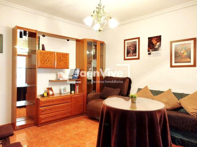 Casa adosada en venta en Jaén, Ctra. Circunvalación La Magdalena. Estupenda Casa junto a la Escuela de Artes José Nogué. Casas adosadas.