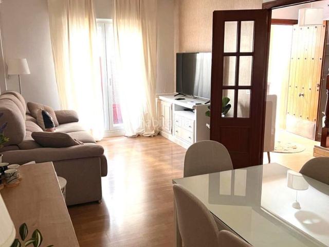 Casa adosada en venta en Jerez de la Frontera, Divina Pastora La Yeguada. Se vende vivienda unifamiliar adosada en pleno centro de Jerez. Casas adosadas Jerez de la.