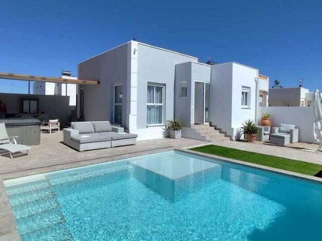Casa adosada en Venta en Jerónimo y Avileses