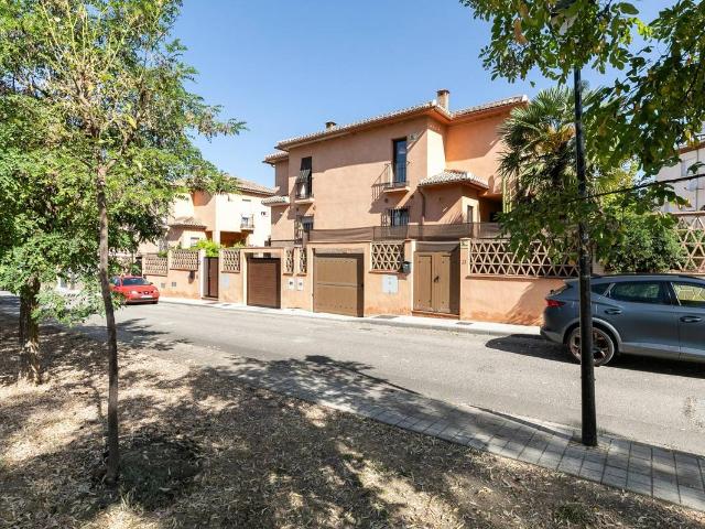 Casa adosada en Venta en Jun