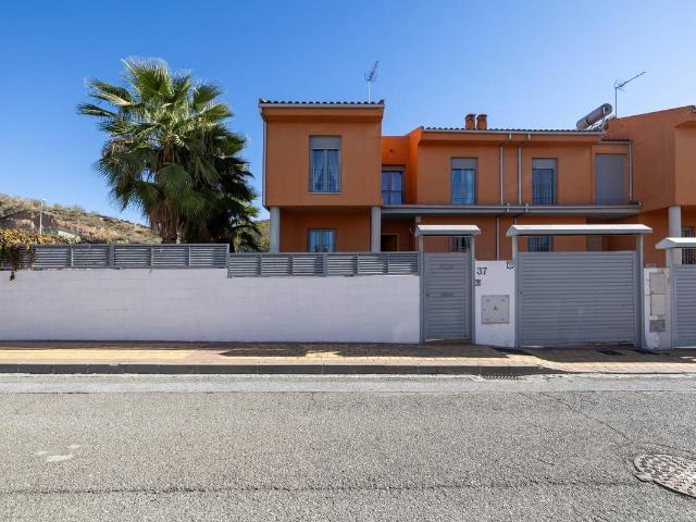 Casa adosada en Venta en Jun