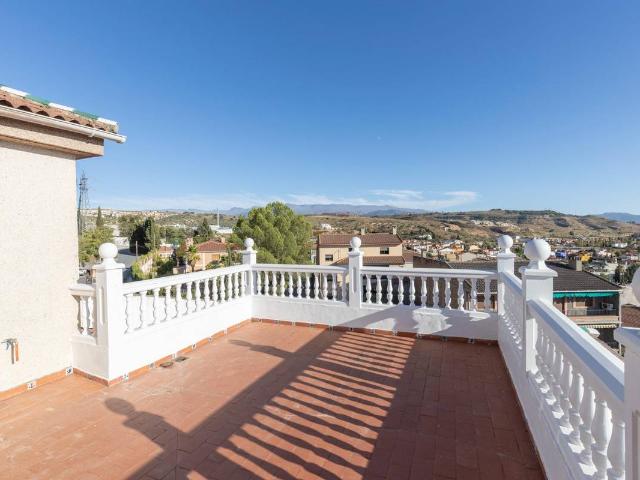 Casa adosada en Venta en Jun