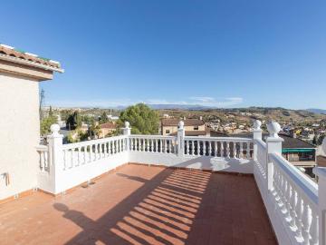 Casa adosada en Venta en Jun