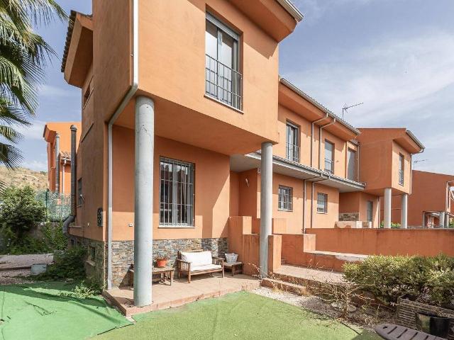 Casa adosada en Venta en Jun