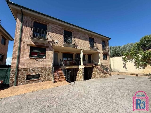 Casa adosada en Venta en Onzonilla