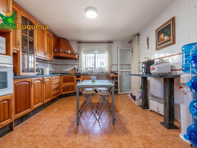 Casa adosada en venta en Ogíjares. Casa adosada en la entrada de Ogijares. Con patio de 65 m2 y piscina privada. Casas adosadas.