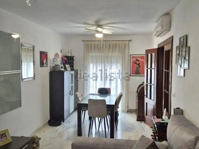 Casa adosada en venta en Ogíjares. Ideal chalet adosado en Urb. La Loma, Ogíjares, frente al campo de la base aérea de Armilla. Casas adosadas.