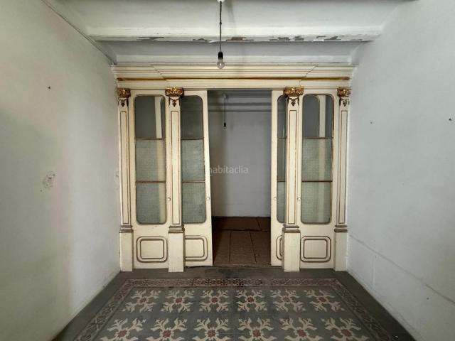 Casa adosada en venta en Olesa de Montserrat. Edificio con gran potencial en el Casco Antiguo de Olesa de Montserrat. Casas adosadas Olesa de.