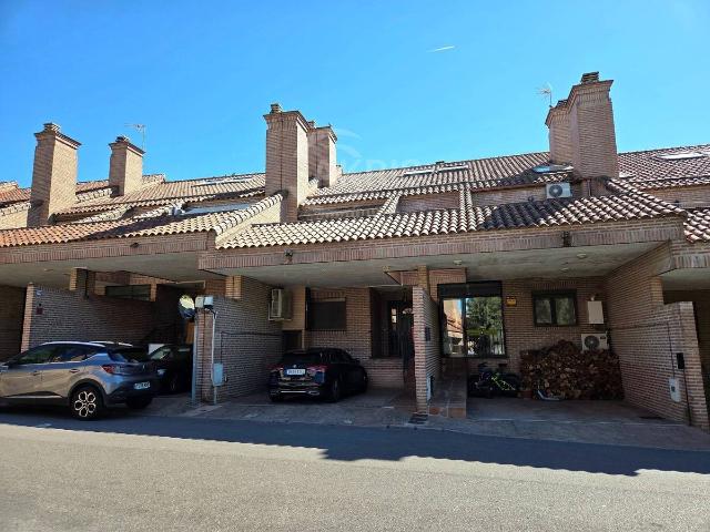 Casa adosada en Venta en Olías del Rey