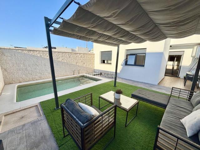 Casa en venta en Olías del Rey. Chalet pareado en el Beato. Casas Olías del.