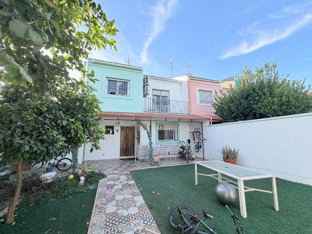 Casa adosada en Venta en Olivares