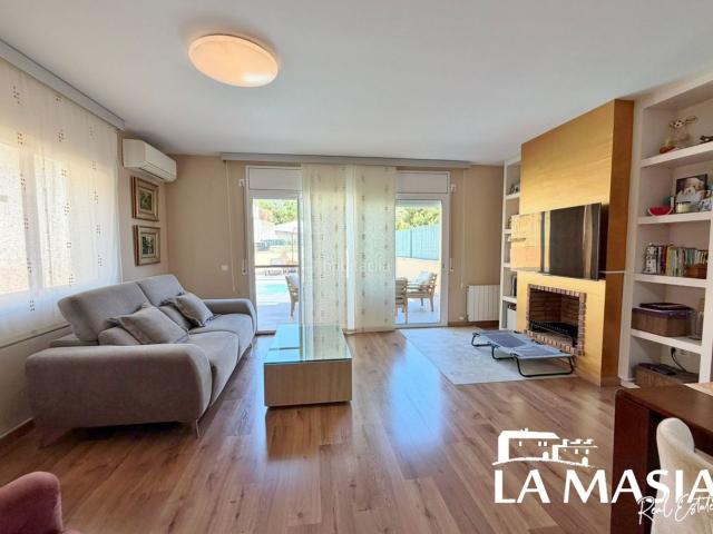 Casa adosada en venta en Olivella. Vivienda adosada. Casas adosadas.