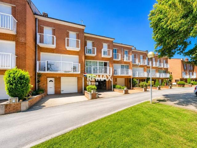 Casa adosada en Venta en Olot