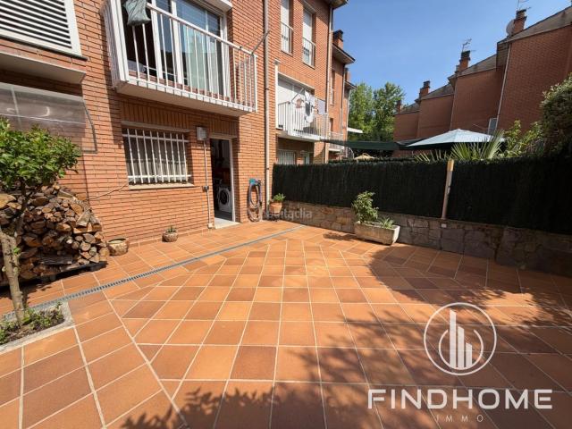 Casa adosada en venta en Olot. Casas adosadas.