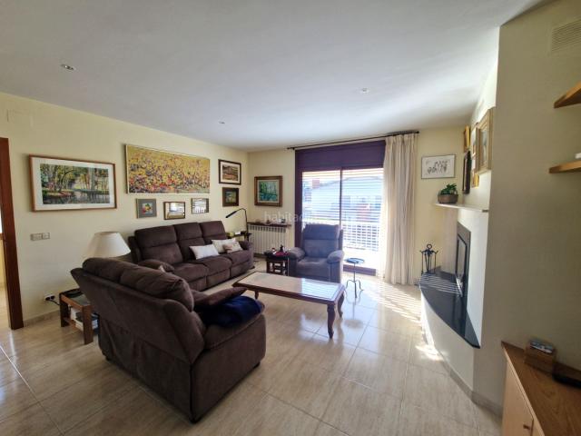 Casa adosada en venta en Olot. Casas adosadas.