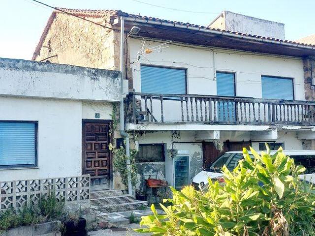 Casa adosada en Venta en Oruña