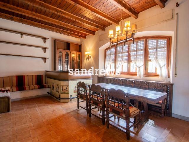 Casa adosada en venta en Ordis. Casa de Pueblo con Encanto en Ordis Jardín Privado y Piscina Cubierta. Casas adosadas.