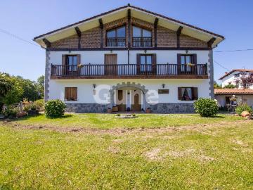 Casa adosada en Venta en Orendain