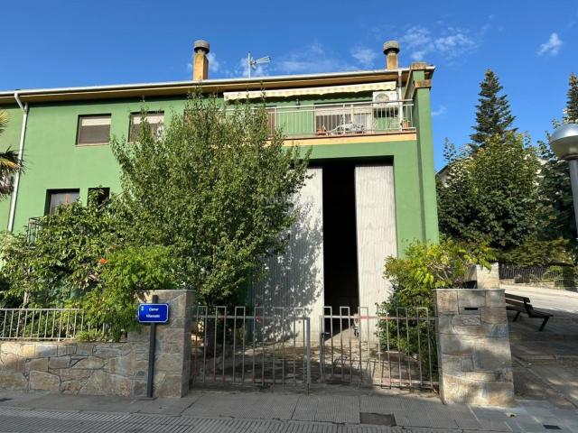 Casa adosada en venta en Organyà. Casas adosadas.