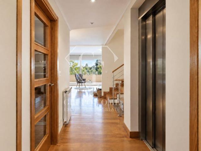 Casa adosada en venta en Orio. Vivienda de cuatro plantas con terrazas y vistas a la ría de Orio. Casas adosadas.