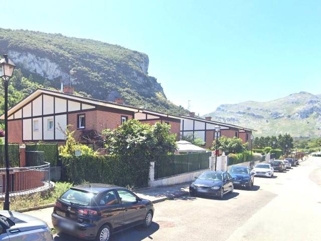 Casa adosada en Venta en Oriñón Allendelagua