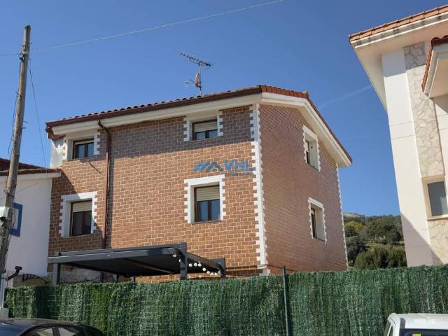 Casa adosada en Venta en Oriñón Allendelagua