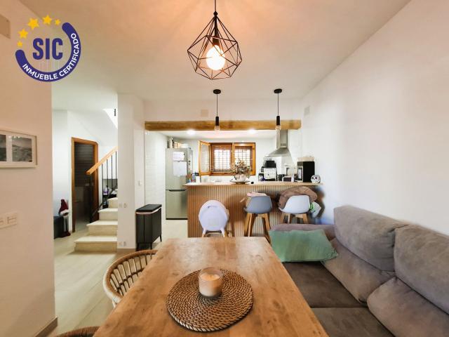 Casa adosada en venta en Oropesa del Mar, Playa Morros de Gos. Adosado reformado a pocos metros de la playa. Casas adosadas Oropesa del.