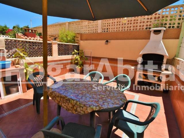 Casa adosada en venta en Oropesa del Mar, Playa Morros de Gos. OPORTUNIDAD DE INVERSIÓN! Adosado REFORMADO con garaje JUNTO A LA PLAYA. Casas adosadas Oropesa del.