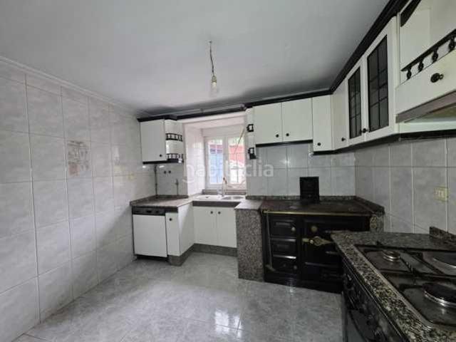 Casa adosada en venta en Lousame. Vivienda a reformar en Lousame A Coruña. Casas adosadas.