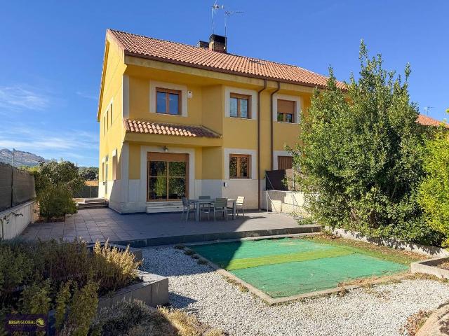 Casa adosada en Venta en Lozoyuela Navas Sieteiglesias