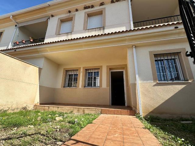 Casa adosada en Venta en Lobón