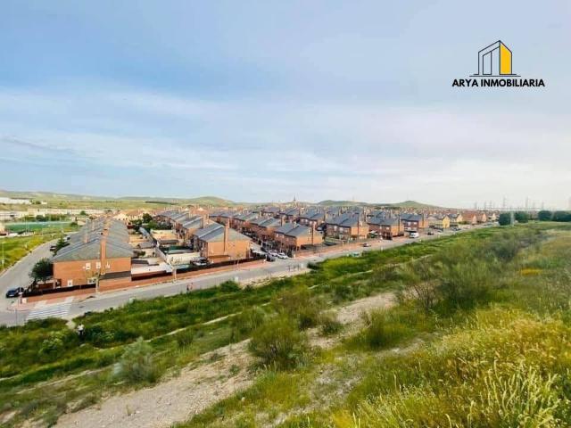 Casa adosada en Venta en Loeches