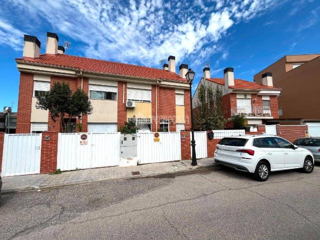 Casa adosada en Venta en Loeches