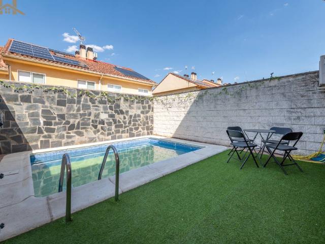 Casa adosada en Venta en Loeches