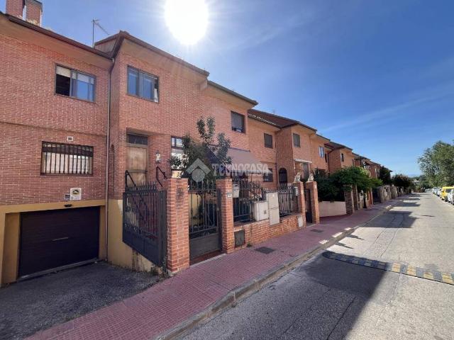 Casa adosada en Venta en Loeches