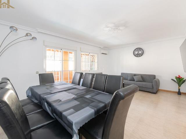 Casa adosada en venta en Loeches. Chalet adosado en venta en Calle Colombia. Casas adosadas.
