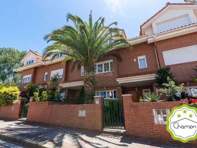 Casa adosada en venta en Loiu. Casas adosadas.