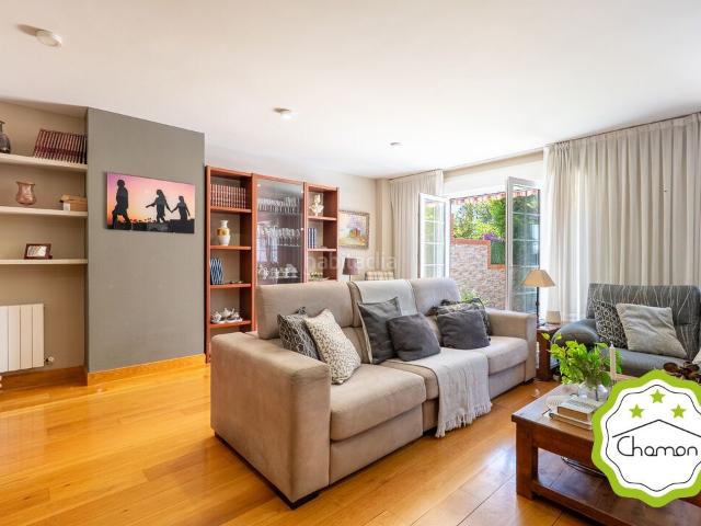 Casa adosada en venta en Loiu. Casas adosadas.