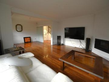 Casa adosada en venta en Loiu. Chalet Pareado En Loiu Reformado. Casas adosadas.