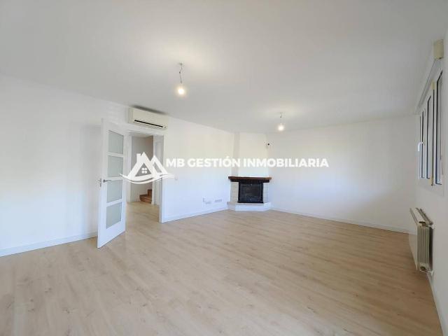 Casa adosada en Venta en Loranca