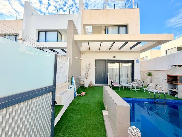 Casa adosada en Venta en Los Almendros