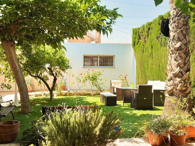 Casa adosada en Venta en Los Cuarteros