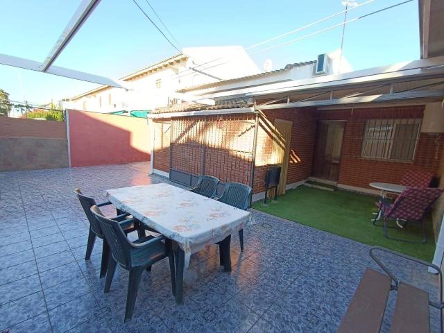 Casa adosada en Venta en Los Cuarteros