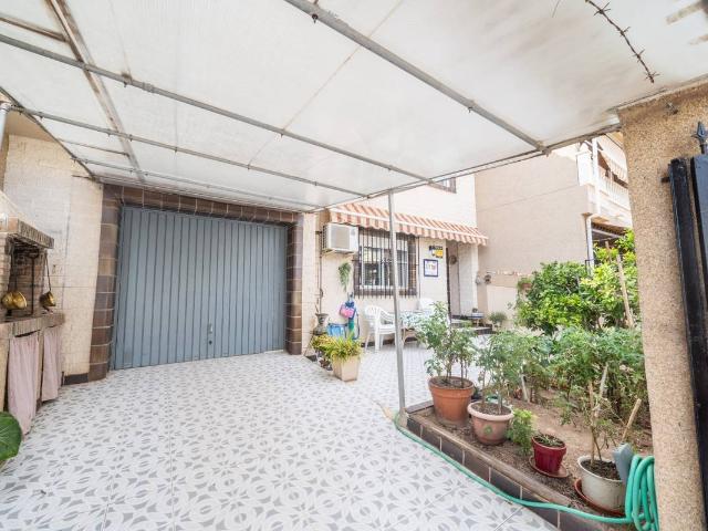 Casa adosada en Venta en Los Cuarteros