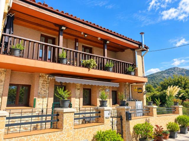 Casa adosada en Venta en Los Corrales de Buelna