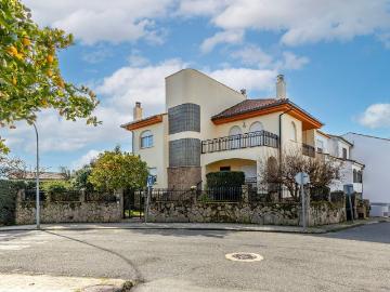 Casa adosada en Venta en Los Pinos El Pilar