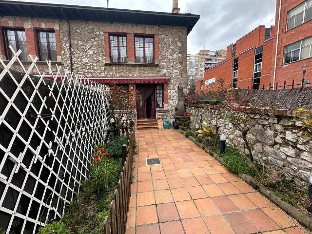 Casa adosada en Venta en Los Vadillos R. Sanitaria Pozanos