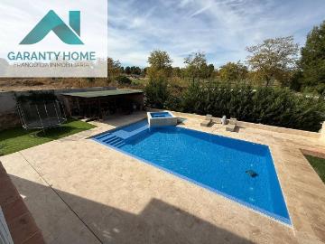 Casa adosada en Venta en Layos